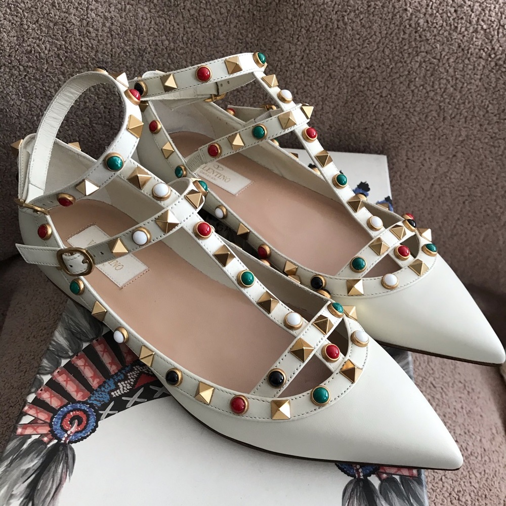 Beautiful and brand new Valentino flats!